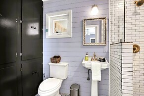 Luxury Cabin-right Across From Albert Dance Hall!