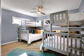 Luxury Cabin-right Across From Albert Dance Hall!