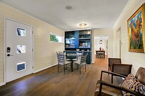 Luxury Cabin-right Across From Albert Dance Hall!