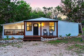 Luxury Cottage With Hill Country Views - Private Deck