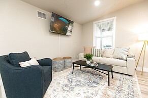 Luxury Cottage With Hill Country Views - Private Deck