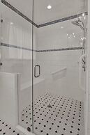 Luxury Haus - Great Backyard, Firepit, Bocce Ball!