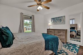 Luxury Haus - Great Backyard, Firepit, Bocce Ball!