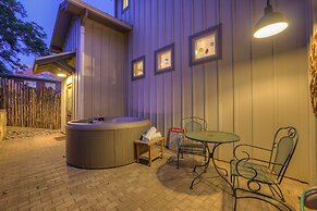 Luxury Craftsman Home With Hot Tub and Firepit - 1blk to Main