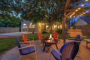 Luxury Craftsman Home With Hot Tub and Firepit - 1blk to Main