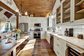 Luxury Craftsman Home With Hot Tub and Firepit - 1blk to Main