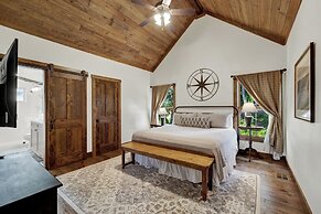 Luxury Craftsman Home With Hot Tub and Firepit - 1blk to Main