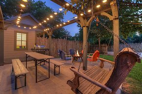 Luxury Craftsman Home With Hot Tub and Firepit - 1blk to Main