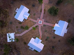 Luxury Cottage With Views-fireplace-spa Bath