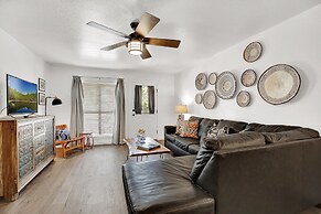 Wanderlust #2 Hot Tub Shared Outdoor Space