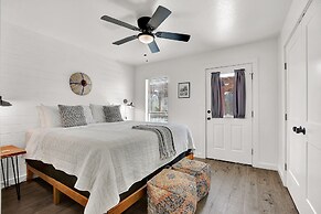 Wanderlust #2 Hot Tub Shared Outdoor Space