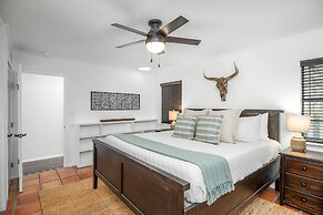 Pecan Retreat-half Mile to Main