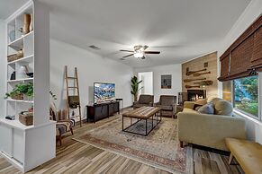 Luxury Lakefront Oasis With Boat Dock-firepit