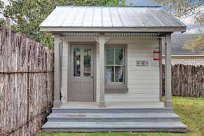 Luxury&location! 1 Blk to Main St With Hottub&firepit