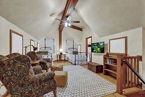 Luxury&location! 1 Blk to Main St With Hottub&firepit