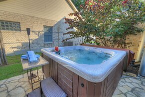 Luxury&location! 1 Blk to Main St With Hottub&firepit