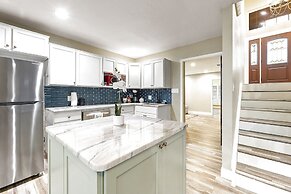 Luxury on Lake LBJ With Hot Tub Firepit & Boat Slip