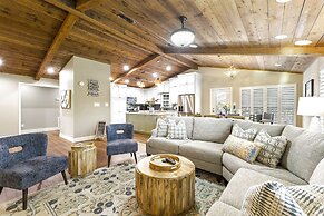 Luxury on Lake LBJ With Hot Tub Firepit & Boat Slip