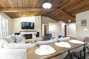 Luxury on Lake LBJ With Hot Tub Firepit & Boat Slip