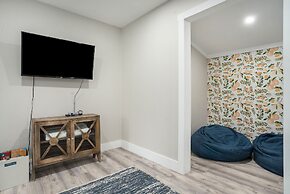 Luxury Retreat Cowboy Pool and Fire Pit With 6 Mins to Town