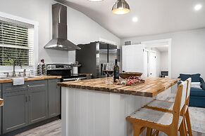 Luxury Retreat Cowboy Pool and Fire Pit With 6 Mins to Town