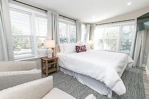 Luxury Retreat Cowboy Pool and Fire Pit With 6 Mins to Town