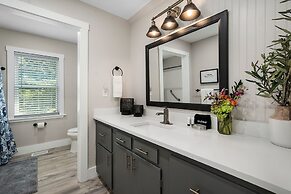 Luxury Retreat Cowboy Pool and Fire Pit With 6 Mins to Town