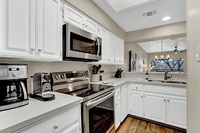 Luxury Riverfront Condo 1 BLK to Schlitterbahn!