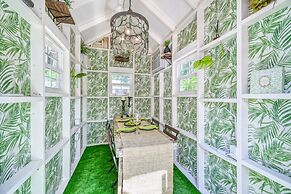 Charming Cottage Near Main With Patio&firepit!!