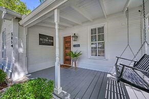 Charming Cottage Near Main With Patio&firepit!!