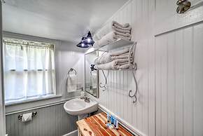 Charming Cottage Near Main With Patio&firepit!!