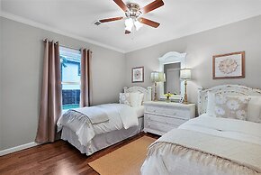 New! Charming Home Just 4 Blks From Main St!