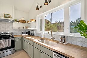 Gorgeous Home With Hot Tub 5min From the River