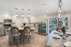 Luxury Home Just 5 min From Main St