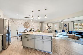 Luxury Home Just 5 min From Main St