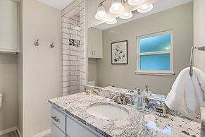 Luxury Home Just 5 min From Main St