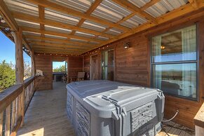 Mesquite Cabin With Hot Tub & Hill Country Views