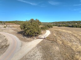 Ohana Ranch Cabin - 12 Minutes to Historic Main St