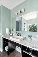 Luxury Cottage With Views Fireplace & Grill!