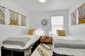 Luxury Modern Home With Hot tub Deck & Firepit!