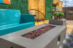 Luxury Modern Home With Hot tub Deck & Firepit!