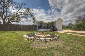 Stunning Haus With Hot Tub, Grill & Fire Pit!