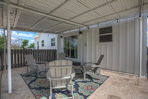 Stunning Haus With Hot Tub, Grill & Fire Pit!