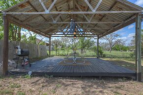 Stunning Haus With Hot Tub, Grill & Fire Pit!