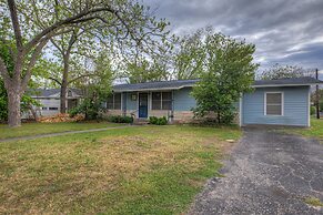 Gorgeous Bluebonnet House With Deck and Fire Pit