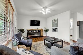 Gorgeous Bluebonnet House With Deck and Fire Pit