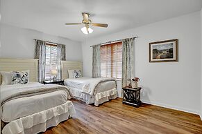 Gorgeous Bluebonnet House With Deck and Fire Pit