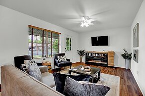 Gorgeous Bluebonnet House With Deck and Fire Pit