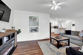 Gorgeous Bluebonnet House With Deck and Fire Pit