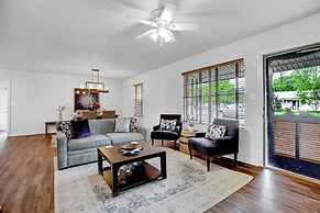 Gorgeous Bluebonnet House With Deck and Fire Pit